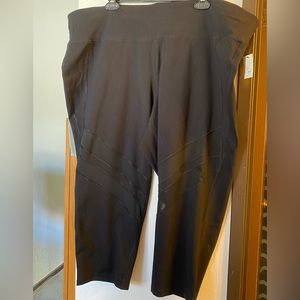 LANE BRYANT Active Capri Stretch Leggings
